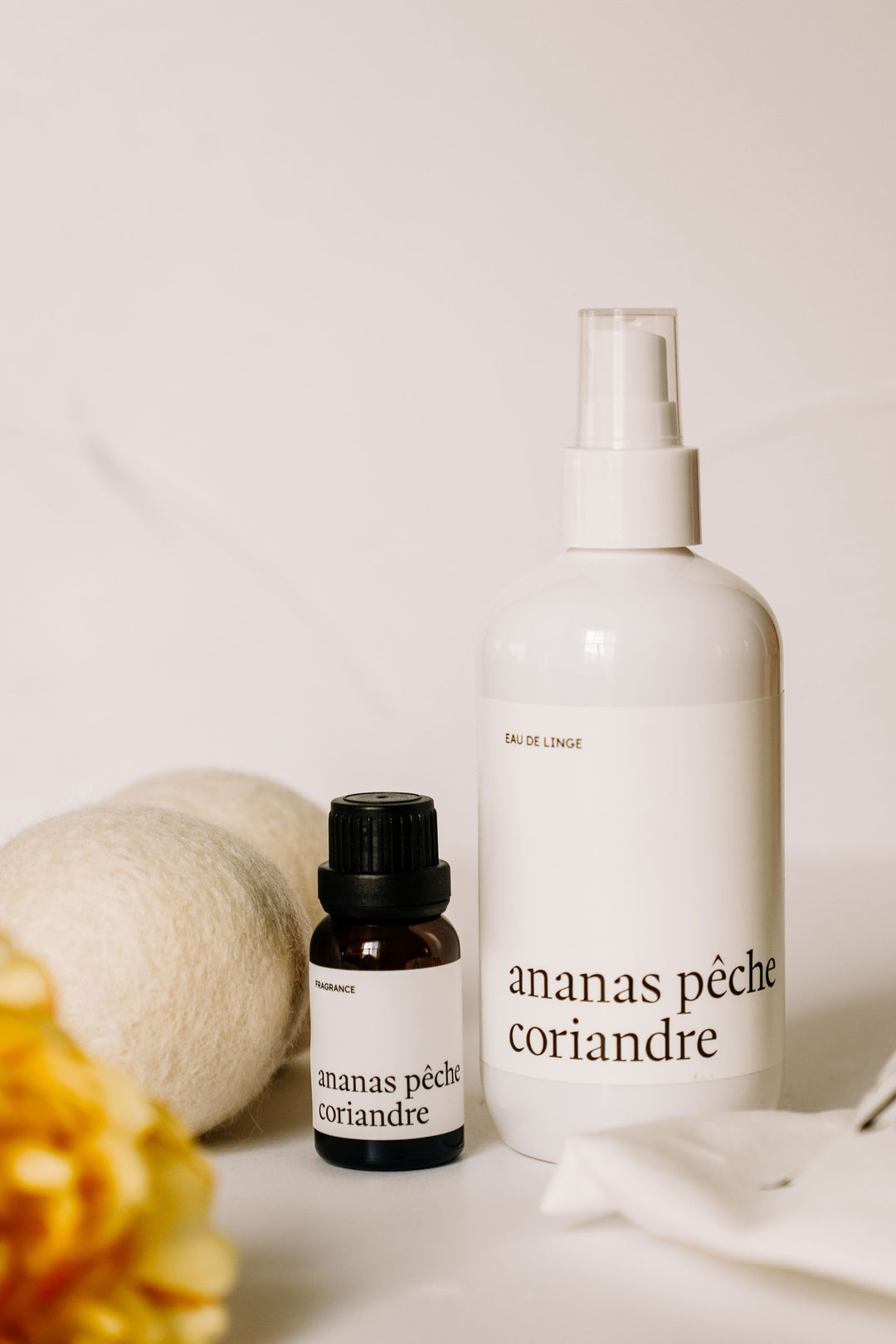 ENSEMBLE LESSIVE - Ananas pêche coriandre - Fragrance, eau de linge et balles de séchage Lessive Marée - Chandelles 