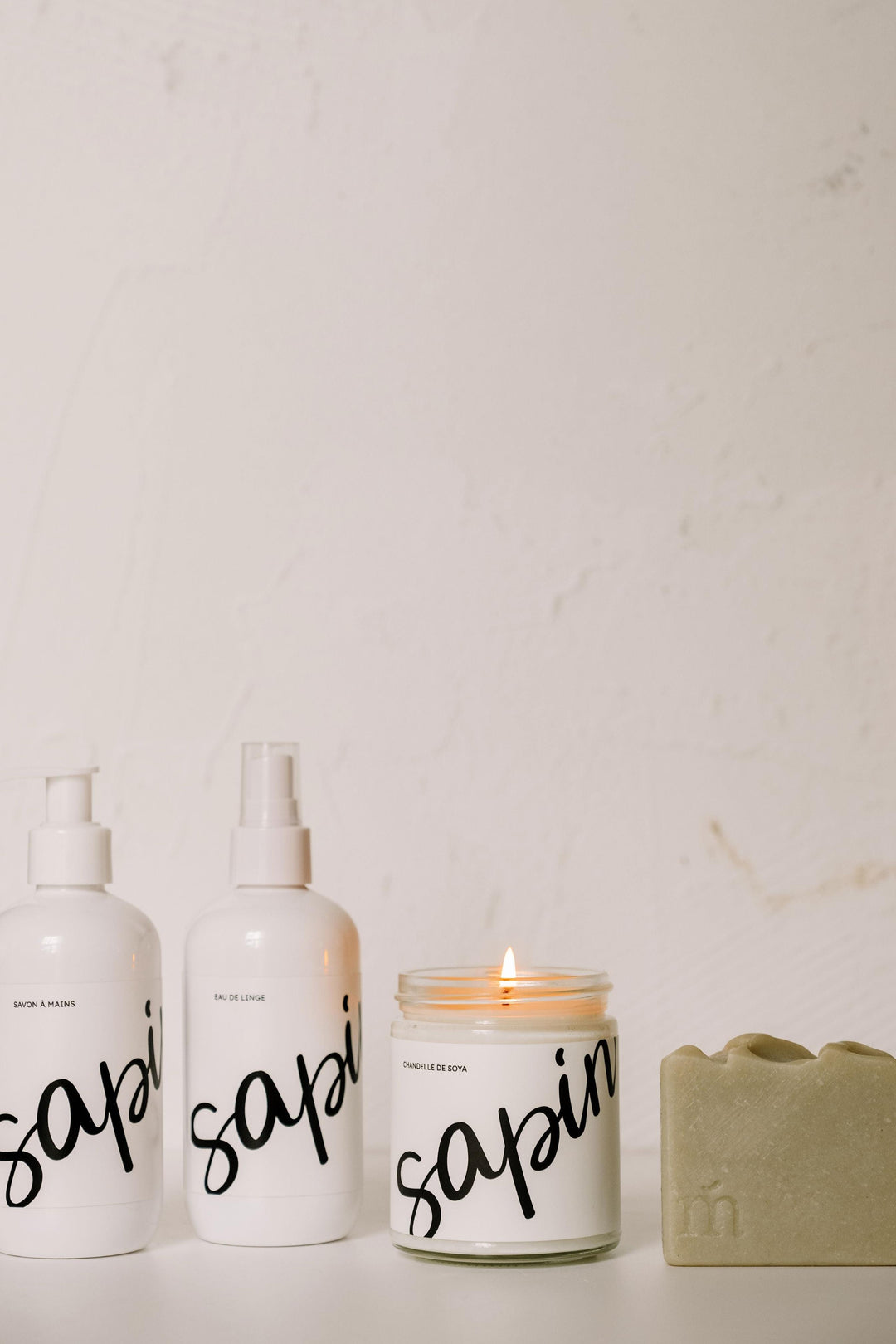 Ensemble découverte - Sapin - Chandelle de soya, savon pour le corps, eau de linge, savon à mains Marée - Chandelles 
