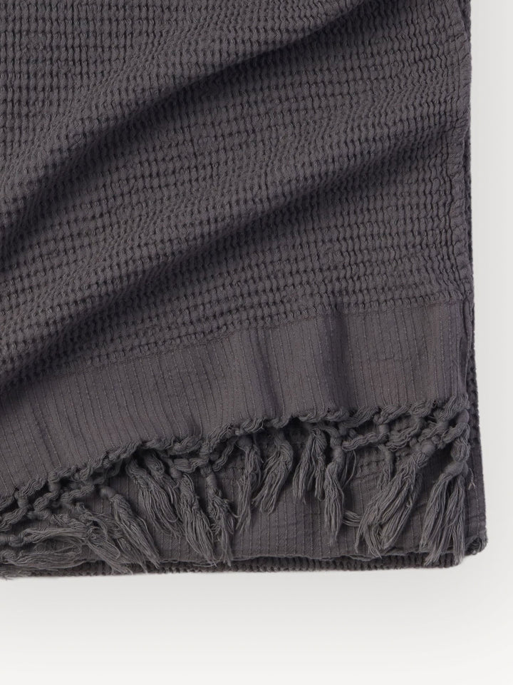 Jeté Crinkle - Wave avec franges - Charcoal - Pokoloko Pokoloko 