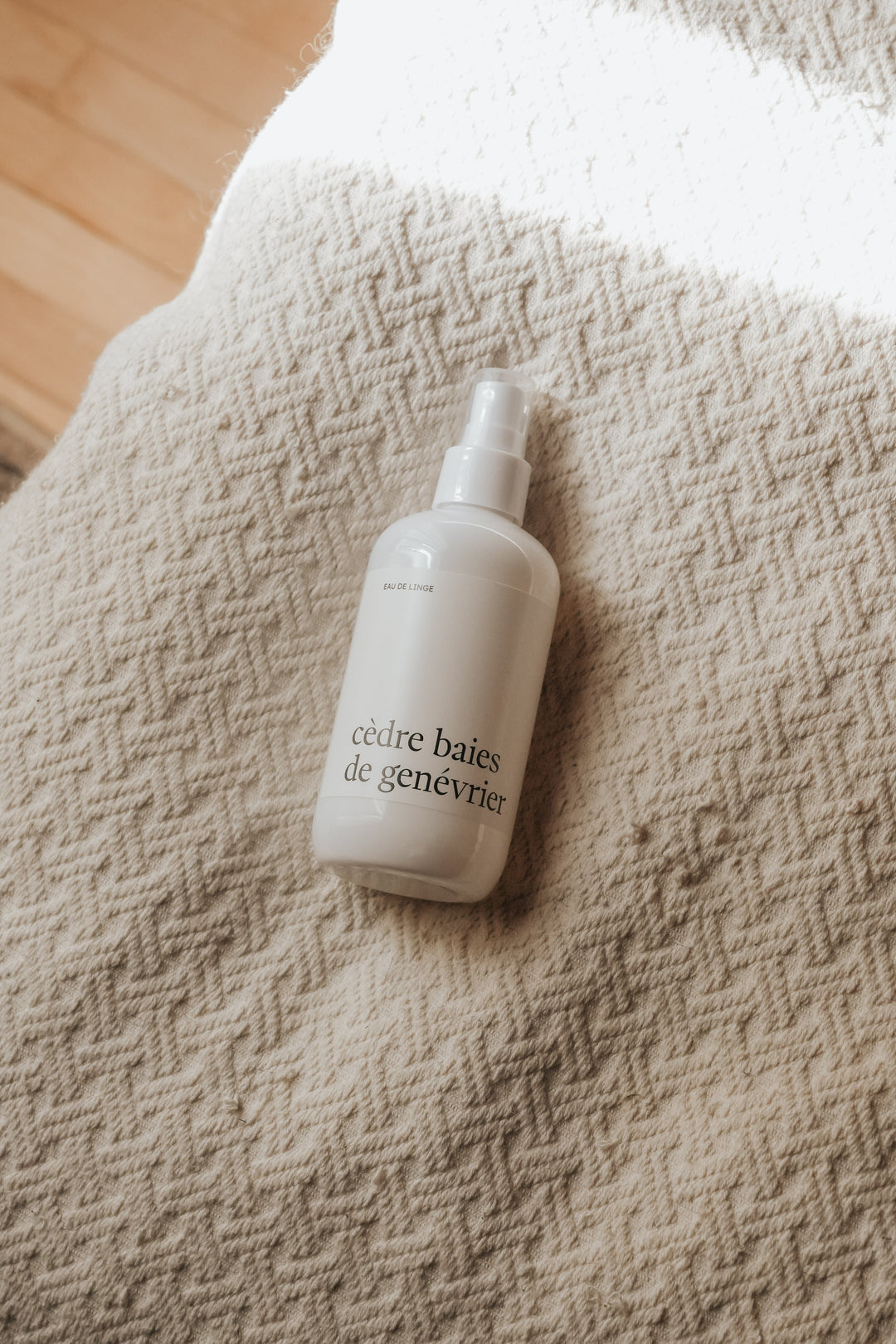 EAU DE LINGE - Cèdre baies de genévrier Lessive Marée - Chandelles 