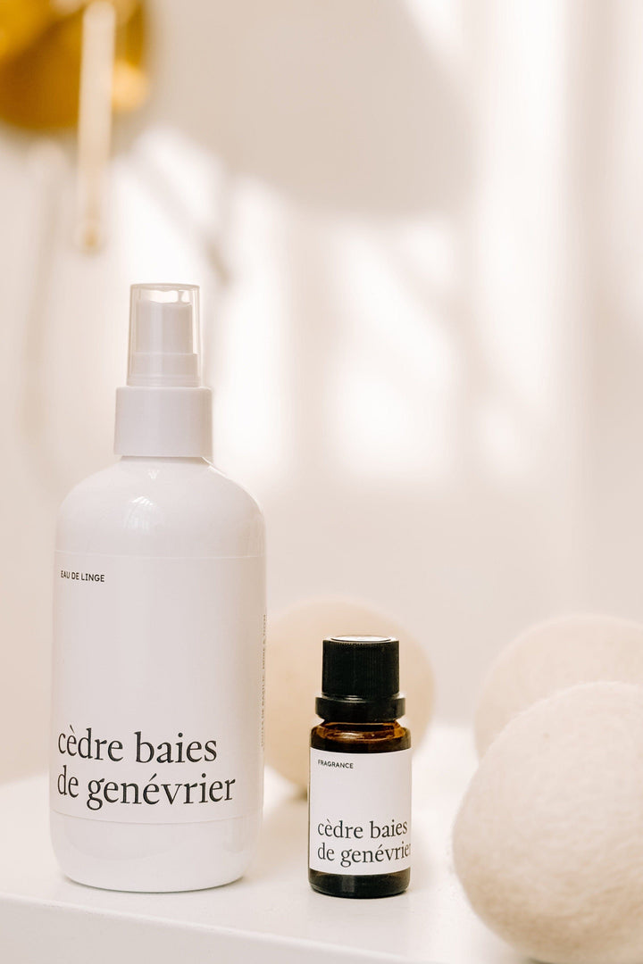 ENSEMBLE LESSIVE - Cèdre baies de genévrier - Fragrance, eau de linge et balles de séchage Marée - Chandelles 