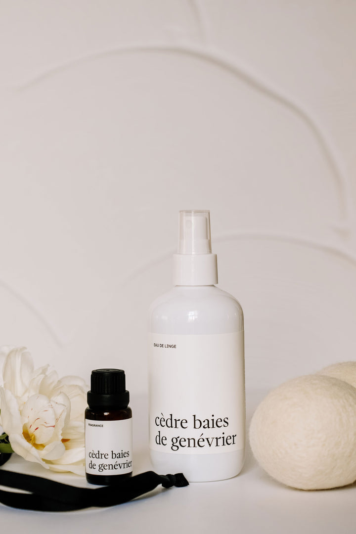 ENSEMBLE LESSIVE - Cèdre baies de genévrier - Fragrance, eau de linge et balles de séchage Marée - Chandelles 