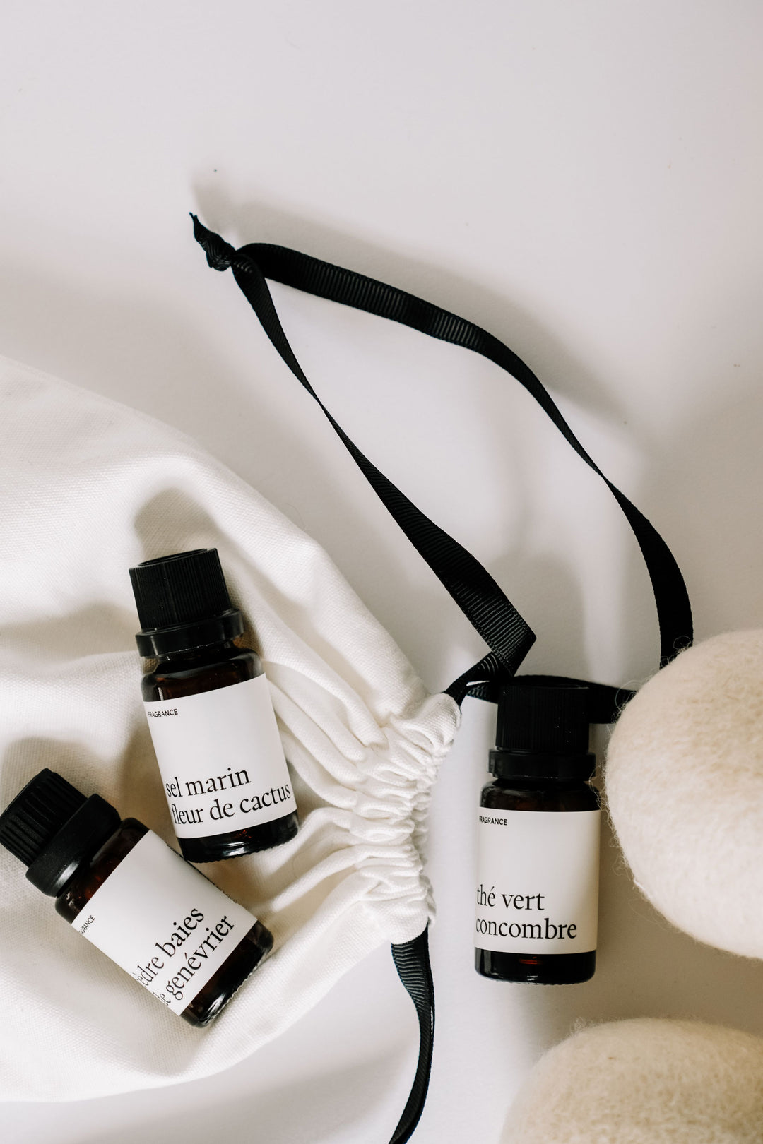 Ensemble lessive - Balles de séchage et fragrances - Cèdre baies de genévrier, Sel marin fleur de cactus & Thé vert concombre Marée - Chandelles 